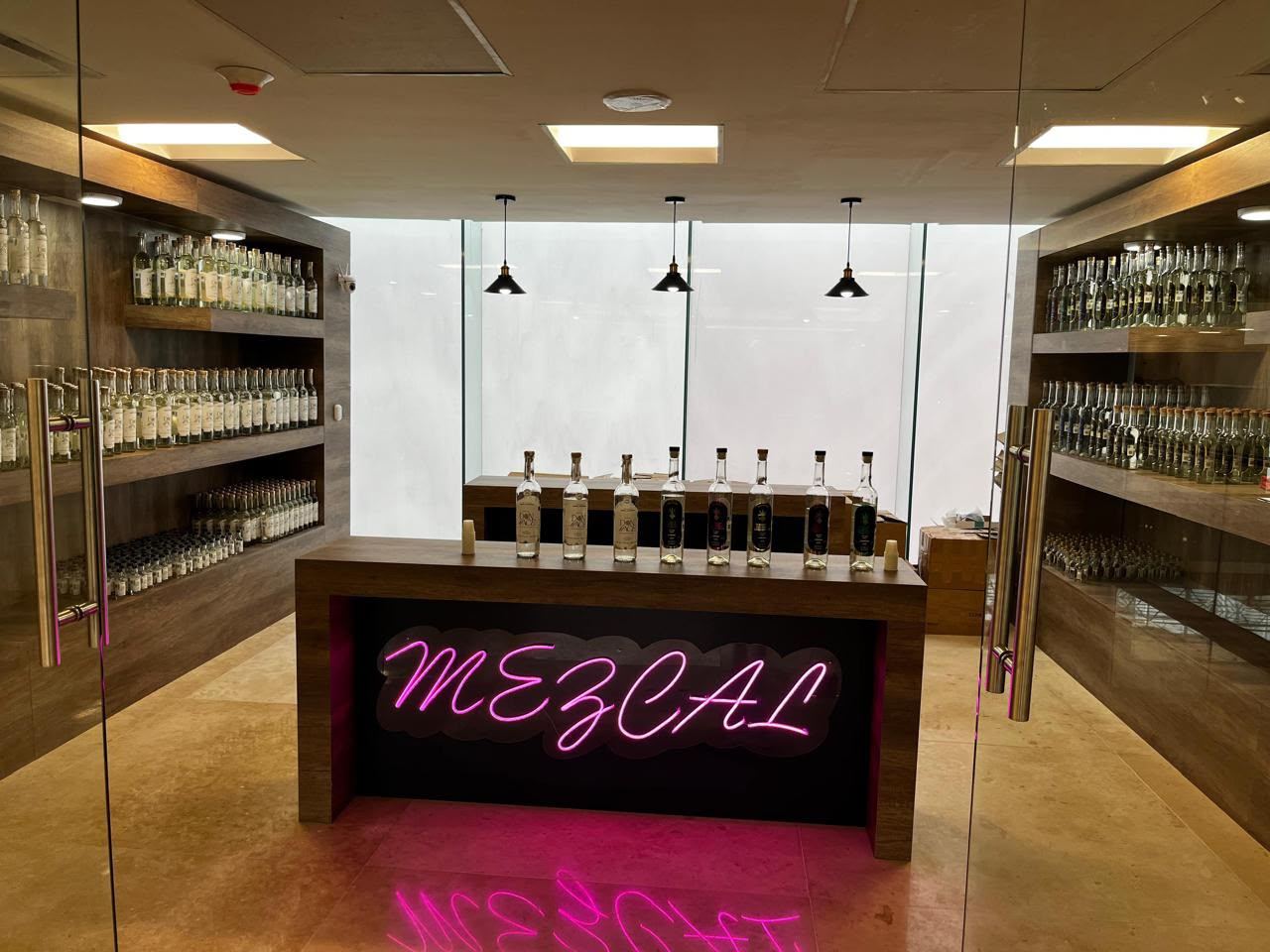 Tienda de mezcal · Aeropuerto de Tuxtla Gutiérrez · Construq