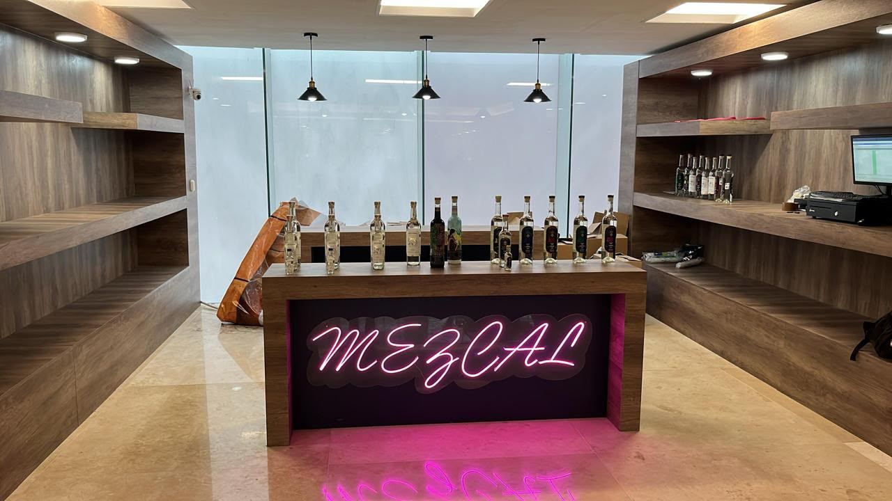Aeropuerto · tienda de mezcal · Construq · Arq. Almira Hernández Salinas