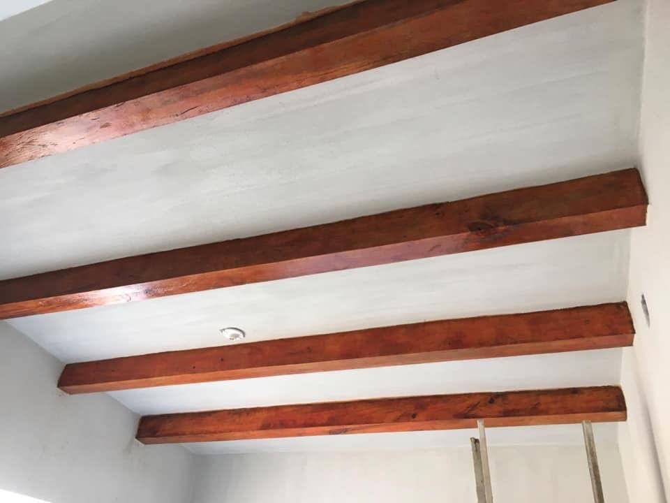 Plafón con vigas de madera · Construq · Arq. Almira Hernández Salinas