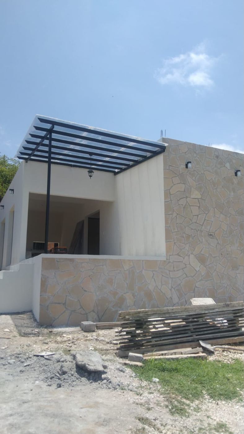 Casa de piedra · pérgola · Construq · Arq. Almira Hernández Salinas