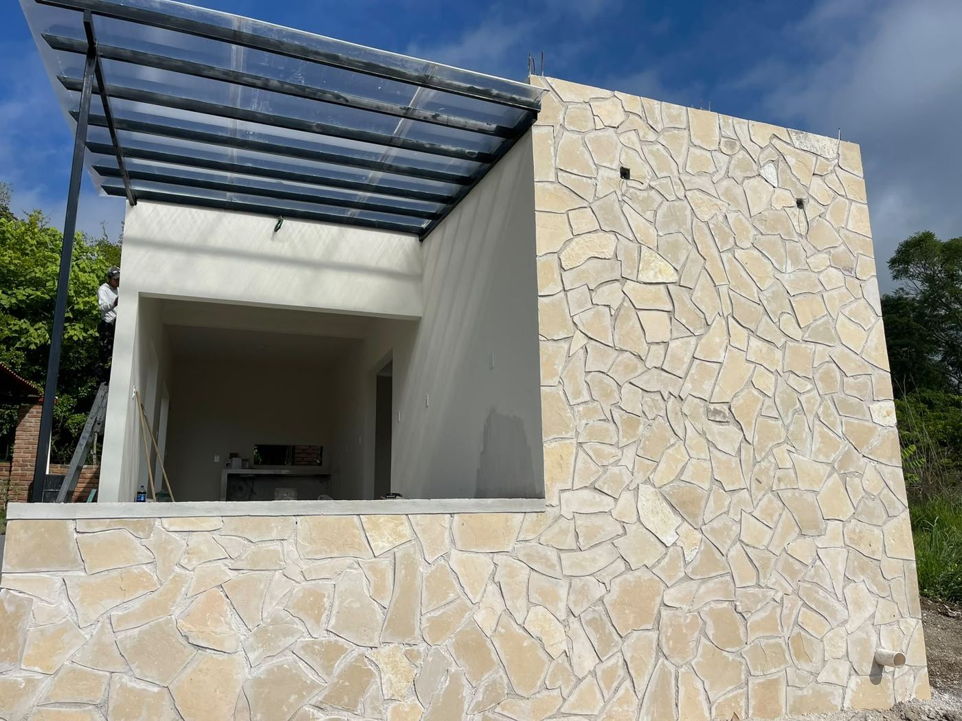 Casa de piedra · fachada lateral · Construq · Arq. Almira Hernández Salinas