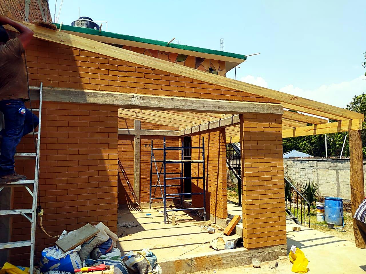 Estructura de madera y block · obra en proceso · Construq · Arq. Almira Hernández Salinas